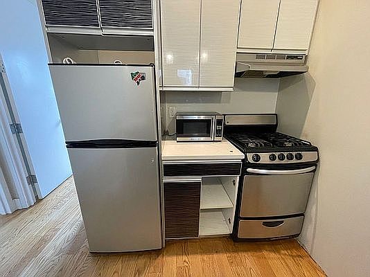 3rd image of 773 Jefferson Ave #4R