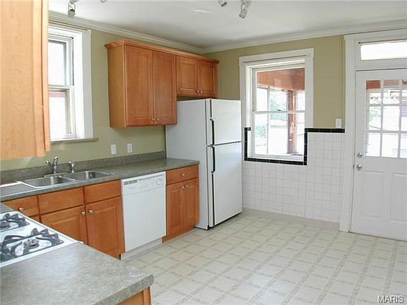 4th image of 5048 Bancroft Ave