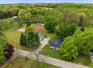 2498 Hemlock Rd, Quincy, MI 49082