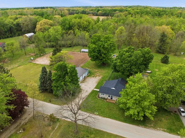 2498 Hemlock Rd, Quincy, MI 49082
