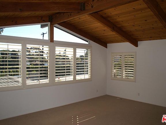 3rd image of 6843 Dume Dr