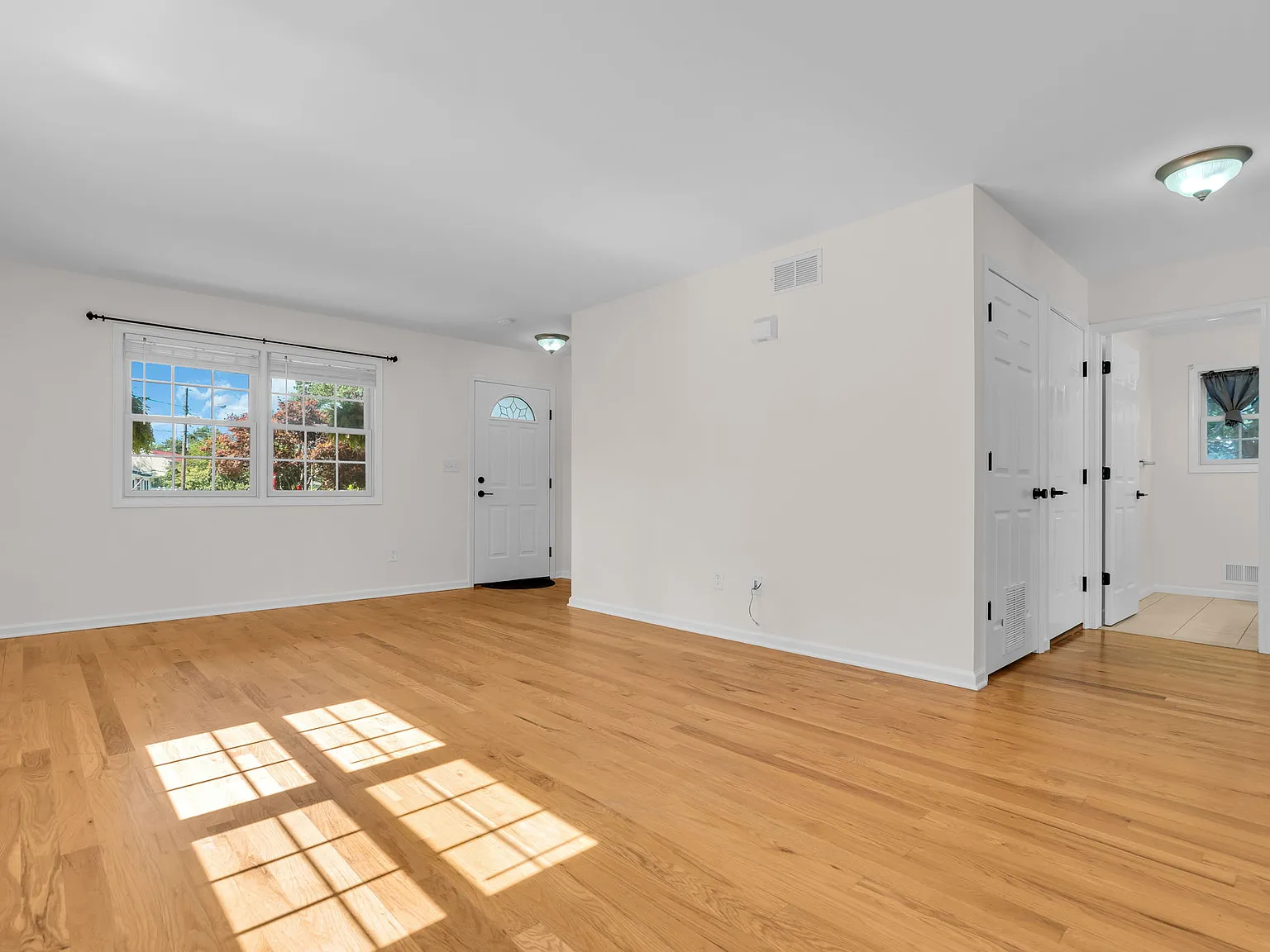 4 bed, 2000 sqft, $4,650 — Photo 4