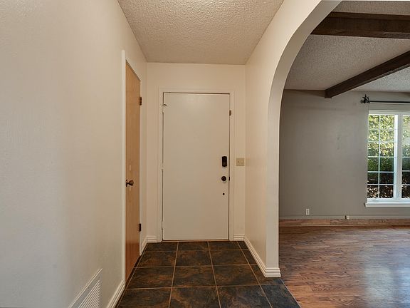 3rd image of 14 Carswell Cir