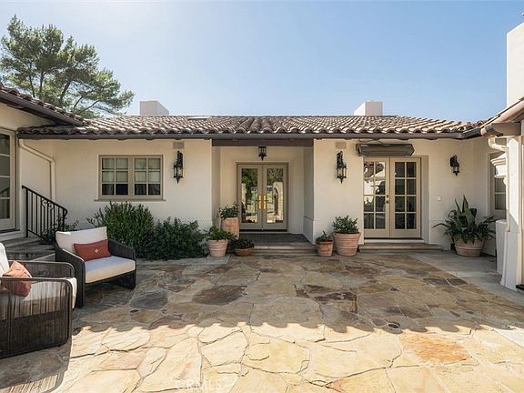 3rd image of 28 Caballeros Rd