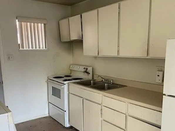 135 General Arnold St NE APT 2, Albuquerque, NM 87123