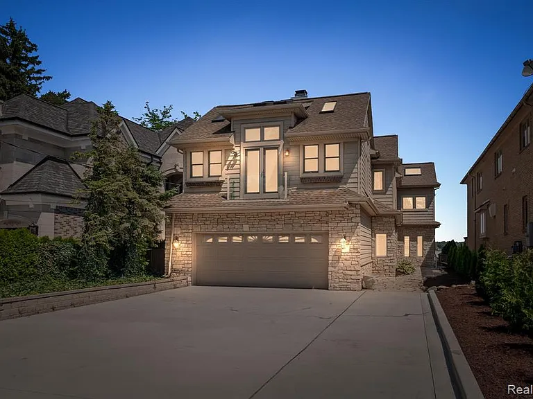2380 Walnut Lake Rd — Photo 2