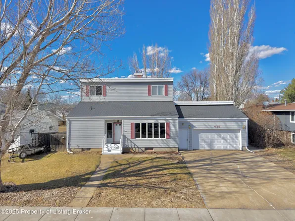 435 10th St E, Dickinson, ND 58601