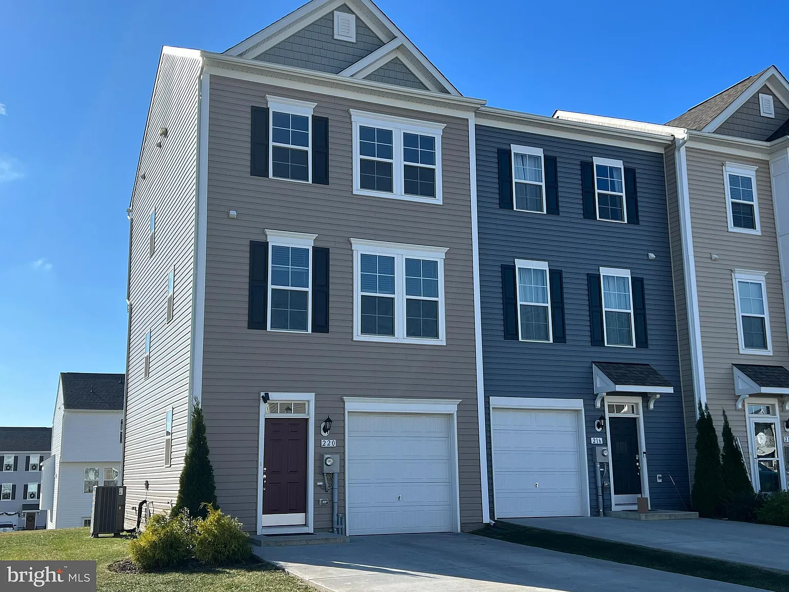 4 bed, 3.5 bath, 2256 sqft, $2,200 — Photo 1