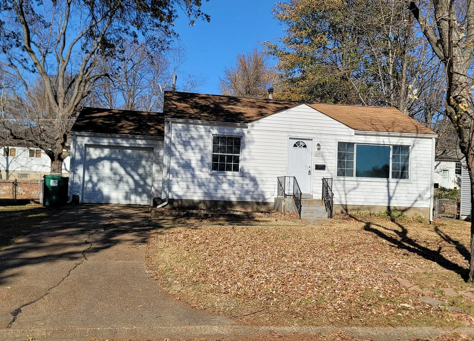 1201 Grenshaw Dr photo 1