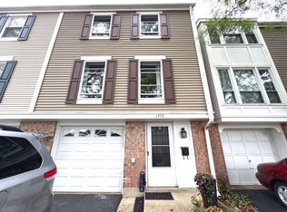 1992 Holbrook Ln, Hoffman Estates, IL 60169