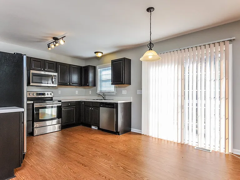 616 Groveton Trl — Photo 5