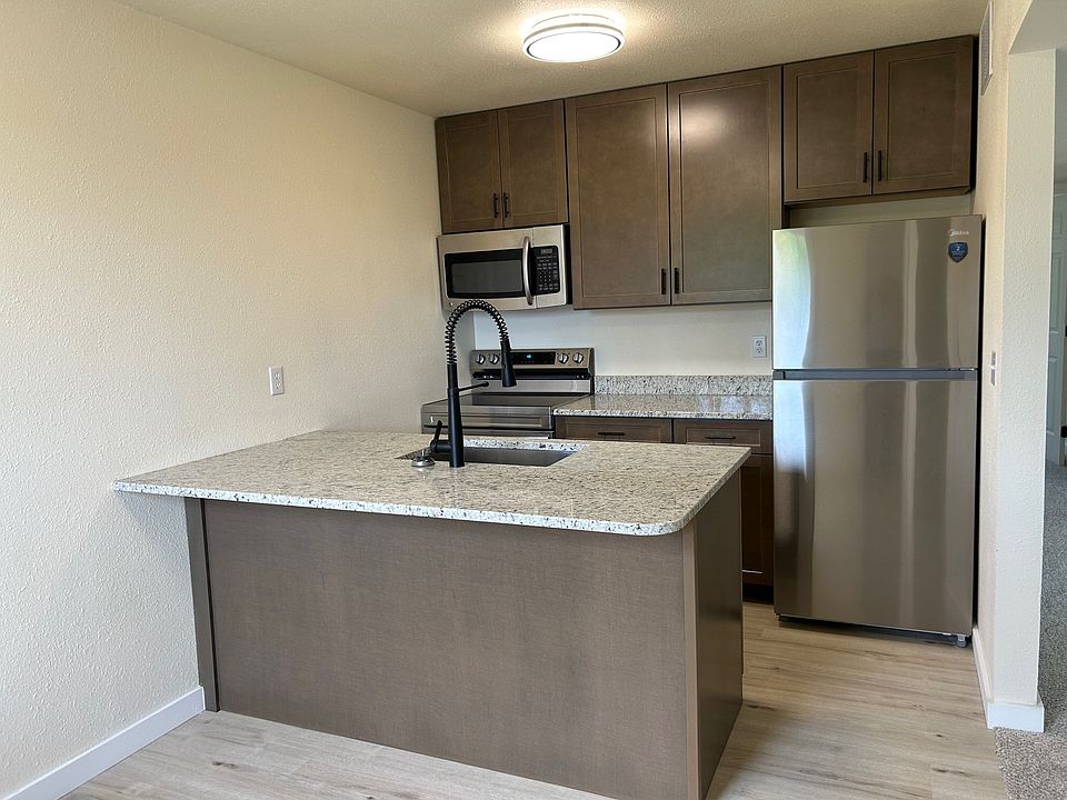 Brand new kitchen, remodeled. All stainless appliances. Oversized cabinets to ceiling.
