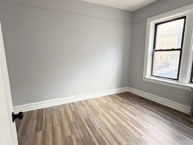 319 Summit Ave #1 — Photo 6