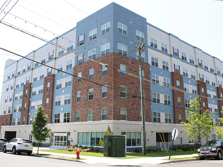 Point and Ravine Apartments — Photo 15