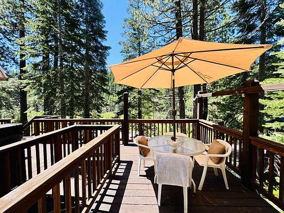 Enjoy your coffee, meals and evening bbqs overlooking the forest and Truckee River
