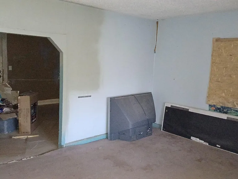 125 N Farmer St — Photo 6
