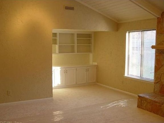 4th image of 984 Calypso Ln