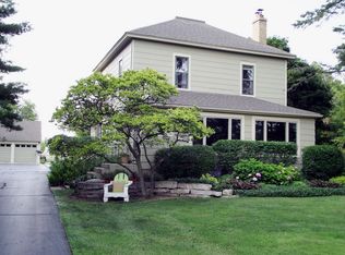 8204 W Hillside Rd, Crystal Lake, IL 60012