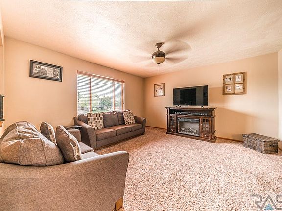 4th image of 6601 S Hughes Ave