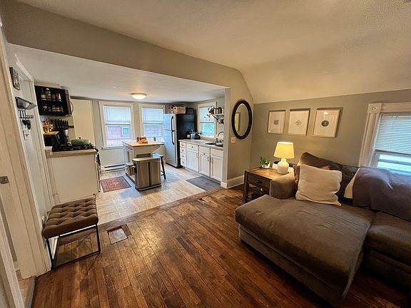 2nd image of 1927 Washington St NE Unit 2