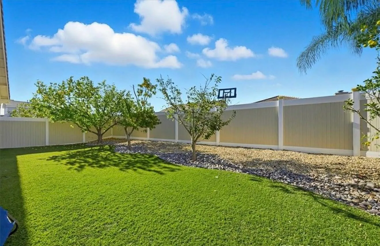 4 bed, 2627 sqft, $4,800 — Photo 3