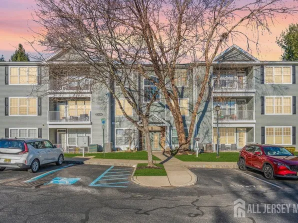 583 Saint Andrews Pl, Englishtown, NJ 07726