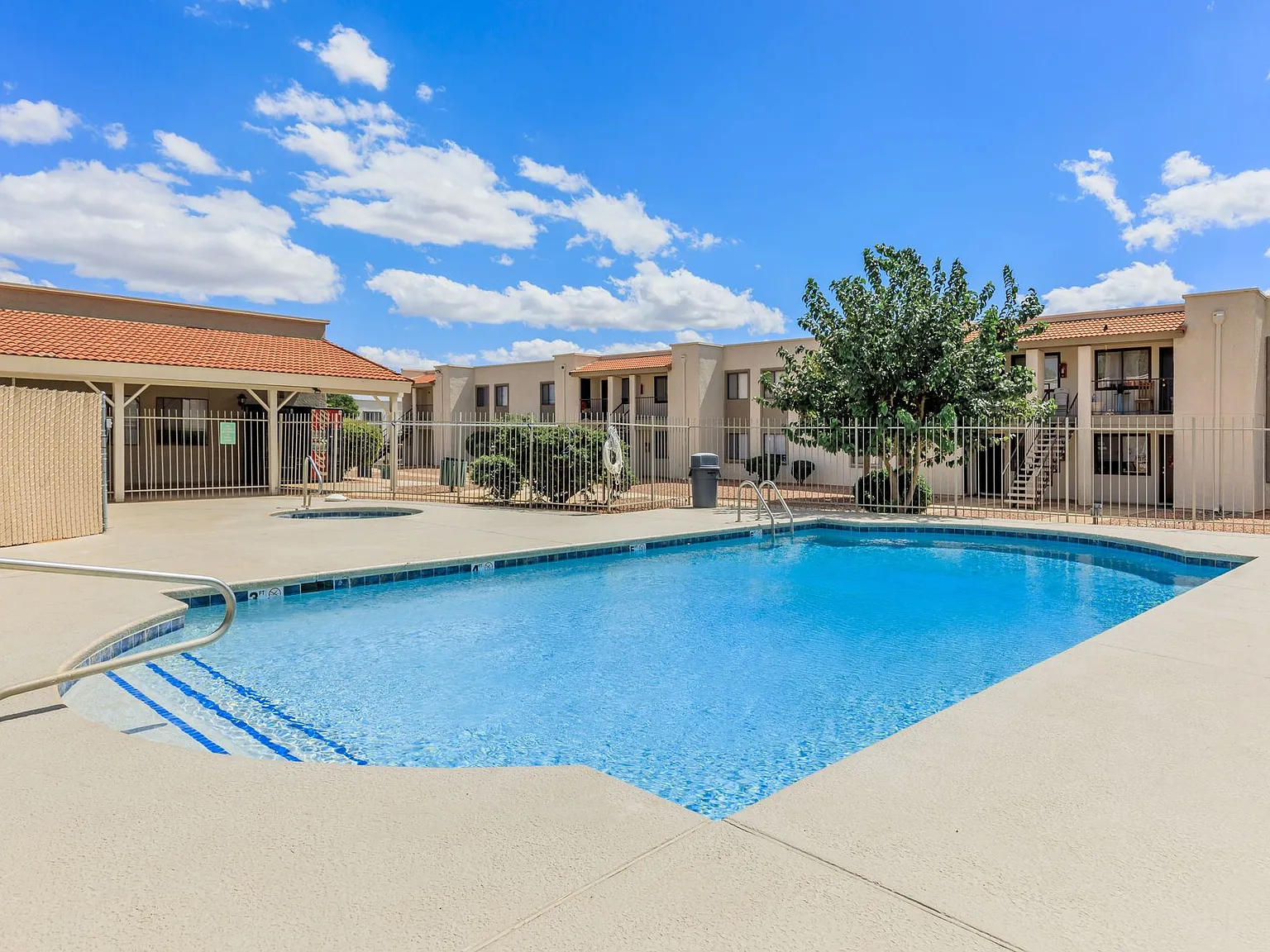 Falcon Court Apartments — Photo 2