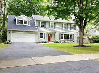 1000 S Green Bay Rd, Lake Forest, IL 60045