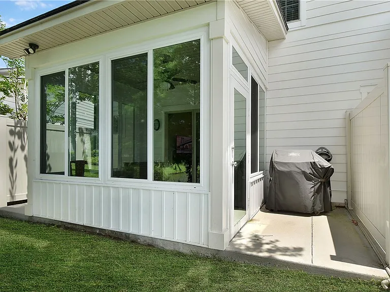 510 Mariners Cir — Photo 16