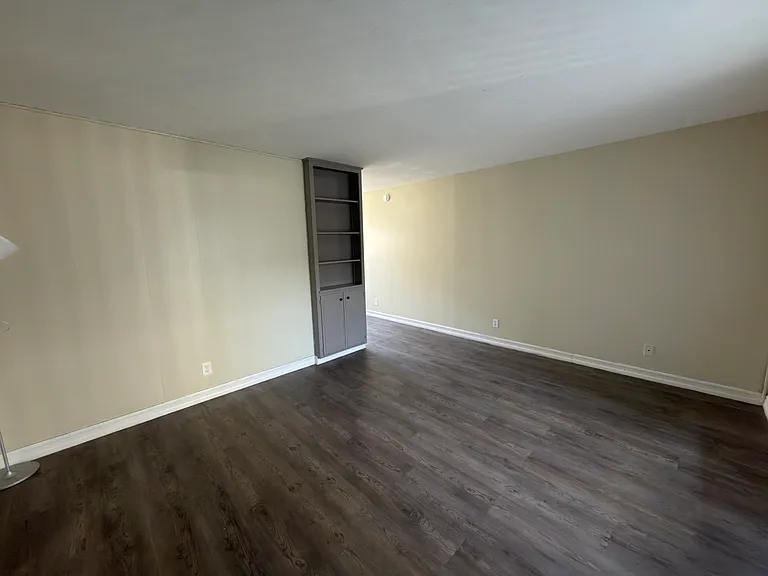 4311 Winona Ave — Photo 15