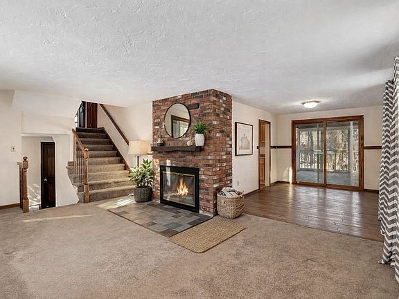 4th image of 8 Dana Dr