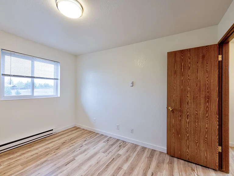 211-225 N Peterson Dr — Photo 32