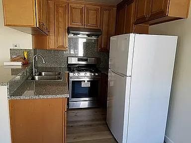 4th image of 140 Belle Dr #2