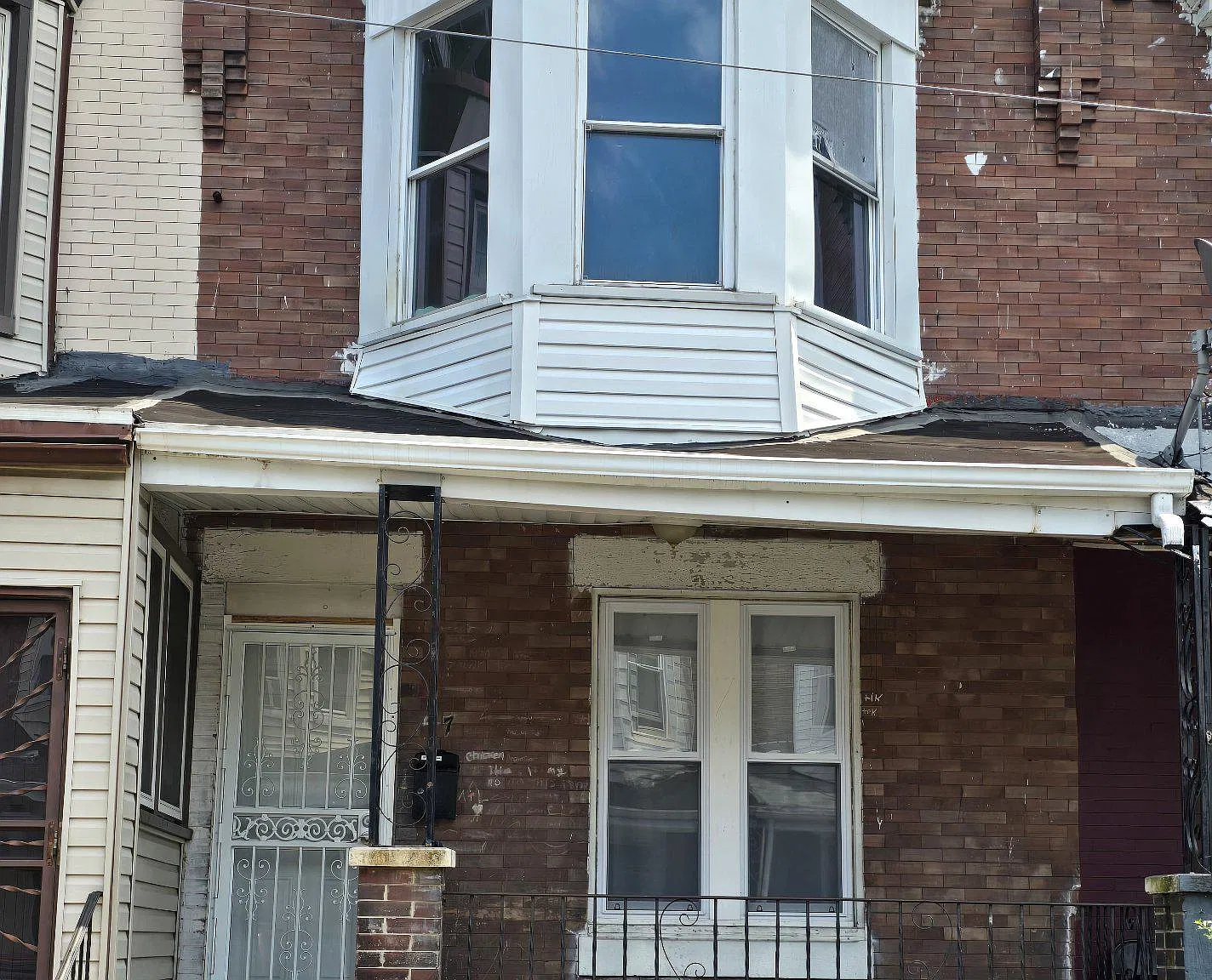 3 bed, 1.0 bath, 1332 sqft, $1,200 — Photo 1