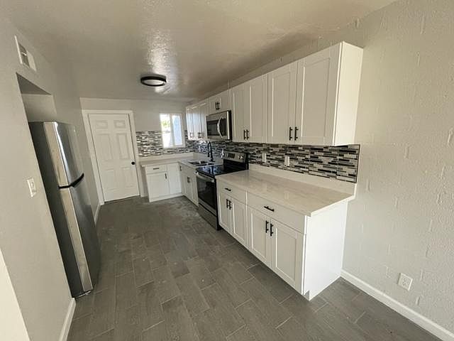 1st image of 1351 W Garden Cir