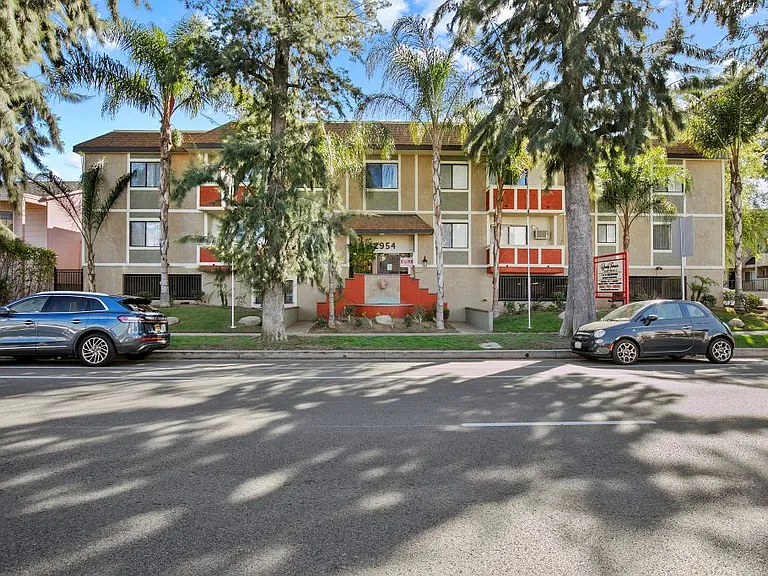 Brody Terrace Apartments — Photo 29