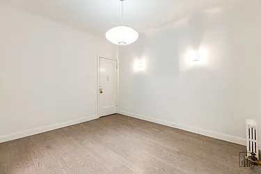 Rented by Barkoff Residential 