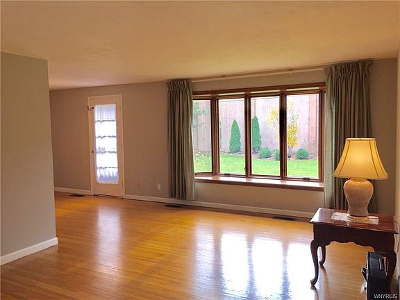 5th image of 63 Evergreen Dr
