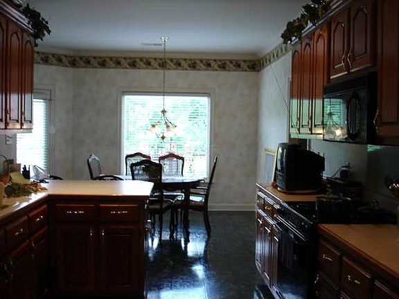 4th image of 638 Alexandria Dr