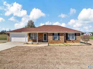 203 Smokey Hills Ct, New Market, AL 35761