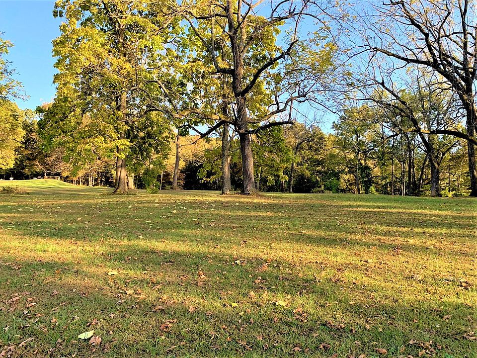 2nd image of 3971 Savannah Dr