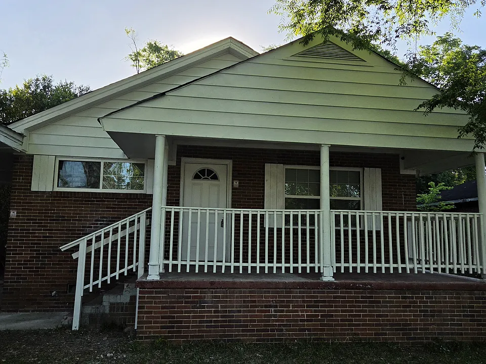 1460 Brentwood Ave