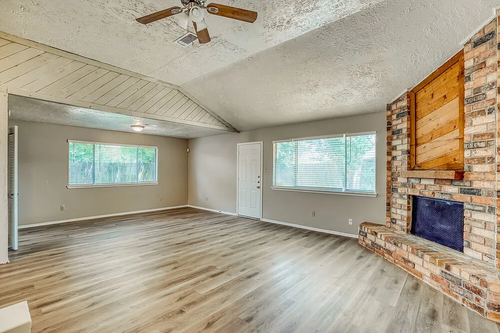 3 bed, 2.0 bath, 1550 sqft, $1,710 — Photo 4
