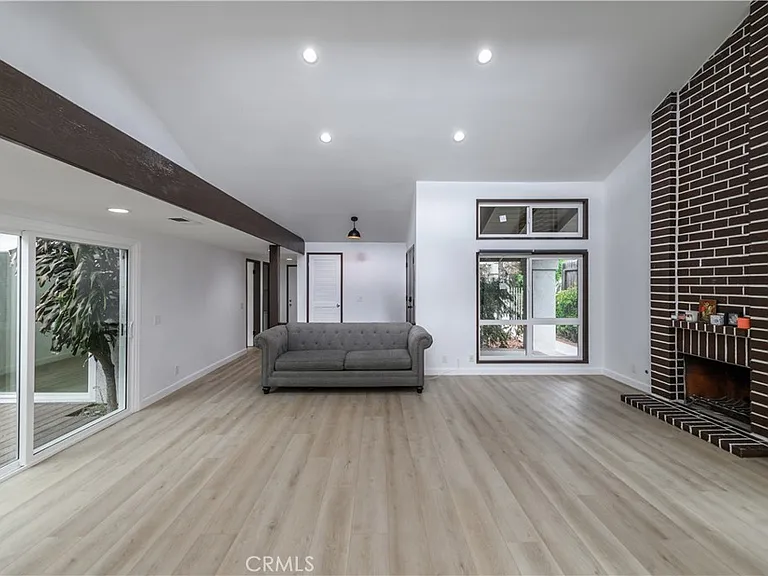 5016 Paseo De Vega — Photo 11