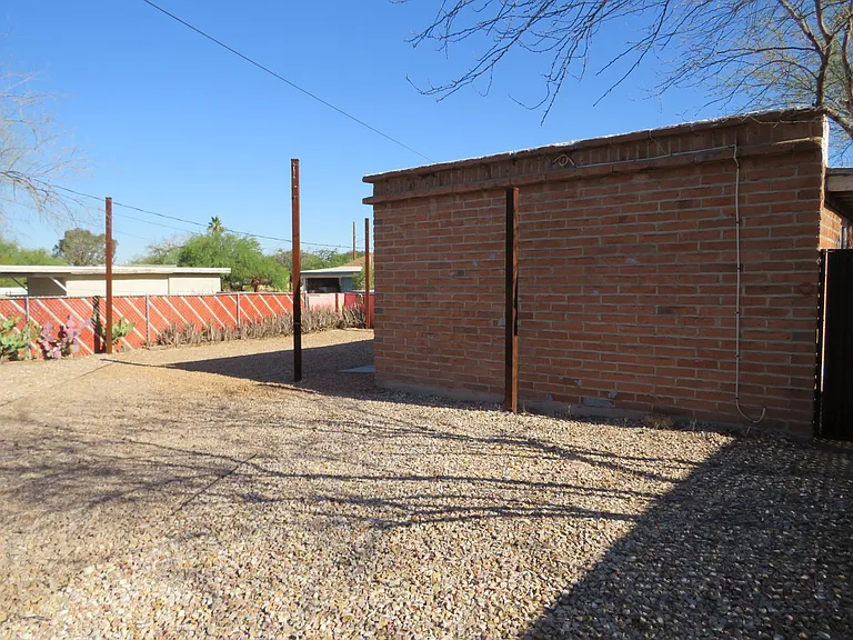 1610 E Copper St — Photo 2