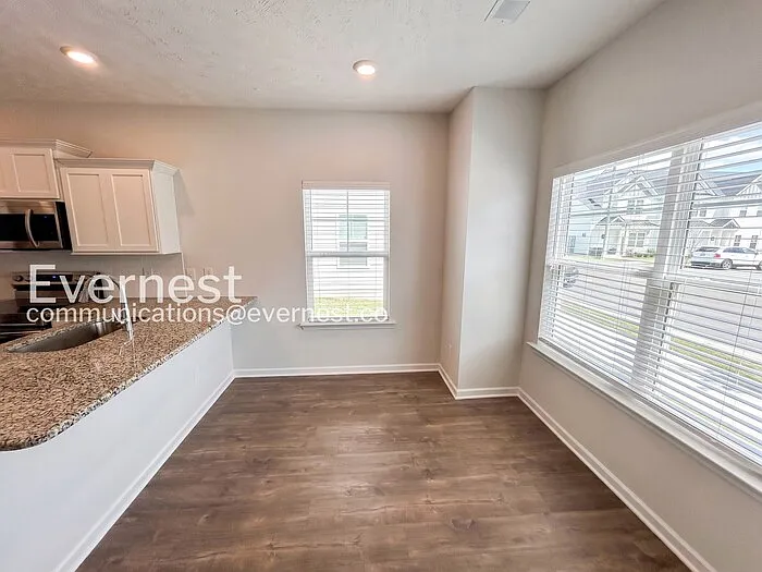 212 Ansley Way — Photo 4