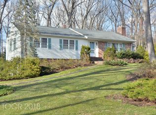 837 Pueblo Dr, Franklin Lakes, NJ 07417