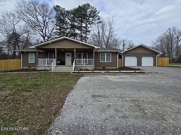 5th image of 806 Cooper Lake Rd