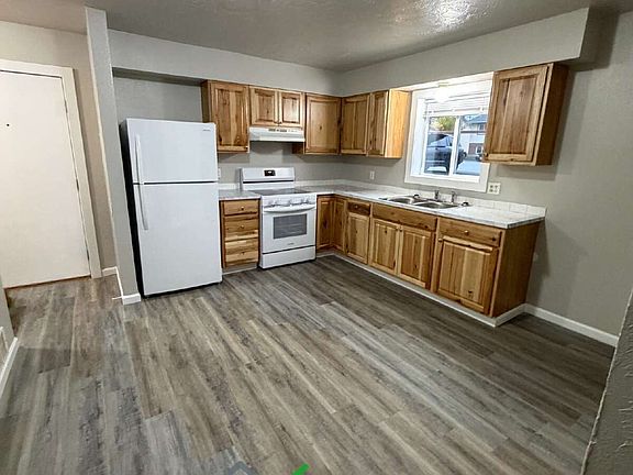 3rd image of 225 Carol Dr #3
