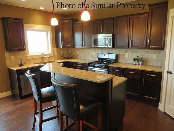 5th image of 265 Juniper St